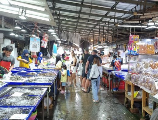 Naklua Fish Market (ตลาดลานโพธิ์นาเกลือ)